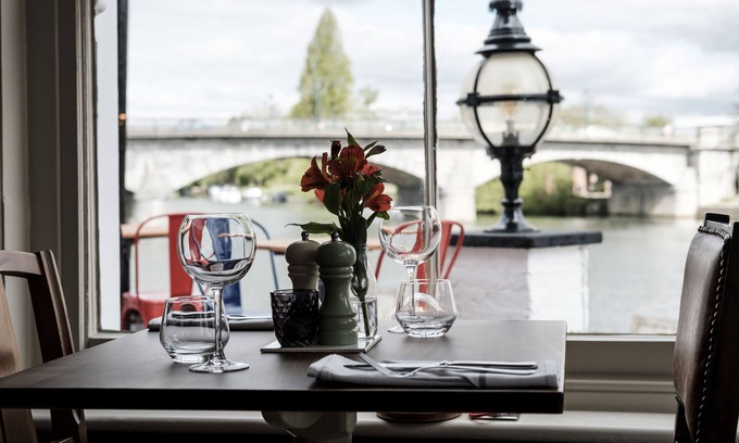 Staines Hotel | The Swan Hotel