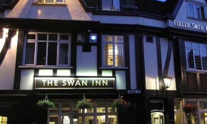 London Borough of Hounslow Hotel | The Swan Inn