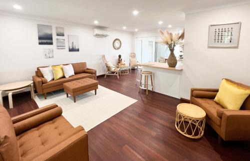 Buff Point House | The Swan Lakehouse - Buff Point