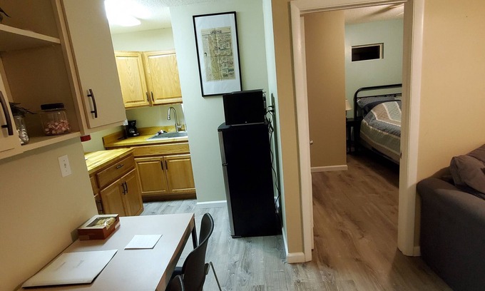 Beacon Hills and Harbour Apartment | "the Sweet", close to downtown, beaches, parks, colleges, airports & hospitals.
