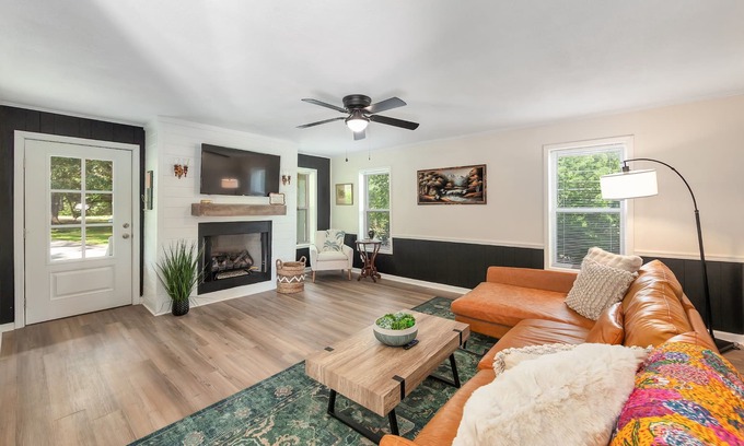 Jackson House | The Sweet Pea 3BD 2BA Cozy, Stylish Stay Just Minutes from I-40 & Everything