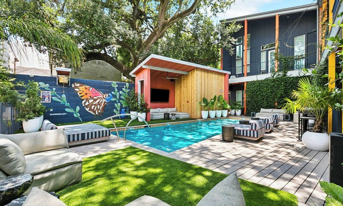 Faubourg Lafayette Hotel | The Syd | Mardi Gras Magic | Heated Pool & Oasis
