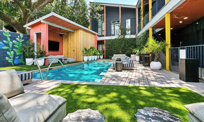 Faubourg Lafayette Hotel | The Syd | Street Parades | Heated Pool & Oasis