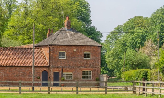 Holkham House | The Tack House