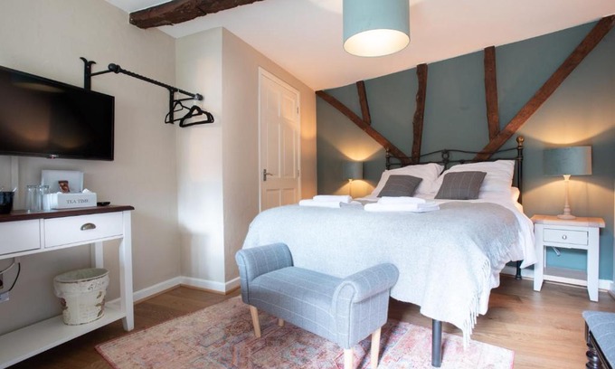 Stanton Saint John Bed & Breakfast | The Talkhouse