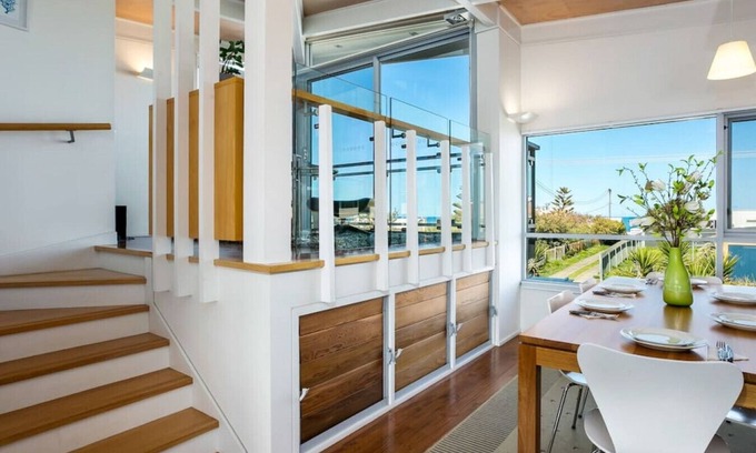 Hayborough House | "The Tall House at Chiton Rocks" - Walk to the beach - Family friendly - Wifi