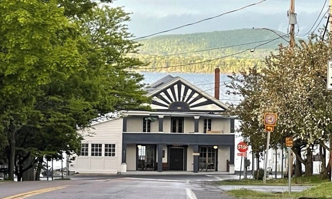 Essex Apartment | The Tavern Apartment overlooks majestic Lake Champlain.
