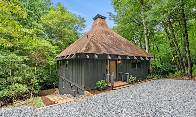 Brevard Cabin | The Tea House at Connestee Falls