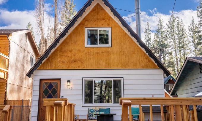 Big Bear City Cabin | The Teddy Bear Cabin! Large Patio!