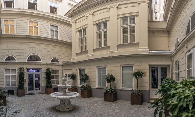 Innere Stadt Hotel | The Temple