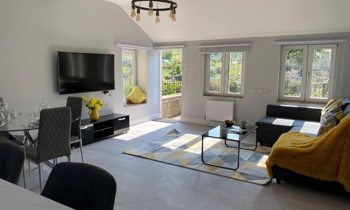 Bathford Apartment | The Terrace - Annexe with views
