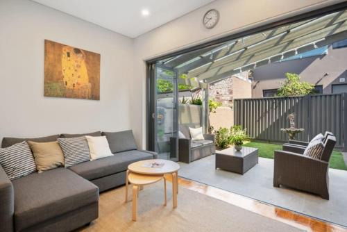 Forest Lodge House | The Terrace on Bridge