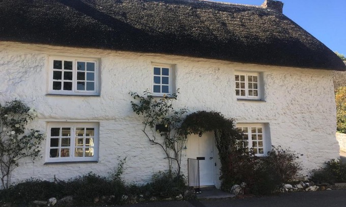 Feock House | The Thatched Cottage