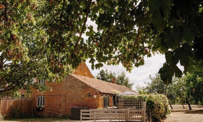 King's Lynn Cottage | The Threshing Barn -relaxing Countryside spa Break