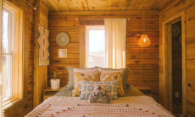 Elizabethton Cabin | The Thru-Hiker: A Tiny Cabin in Appalachia, less than 5 miles from the AT!