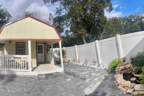 Altamonte Springs Ski Chalet | The Tiny Cottage in the Springs/Central FL