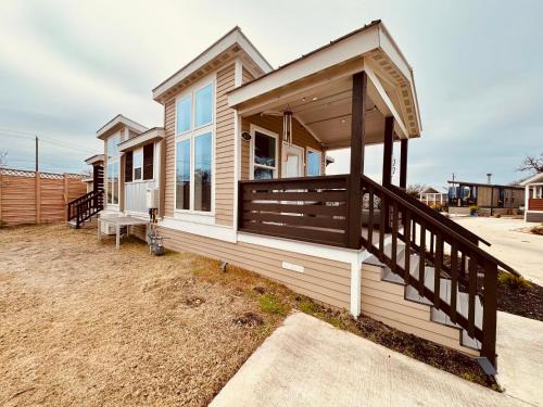 Austin Apartment | The Tiny Treasure with Pool and Hot Tub