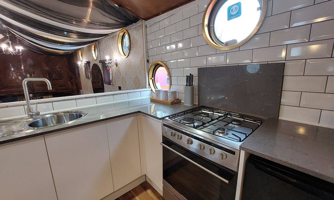 Liverpool Boat Rental | The Titanic boat Liverpool