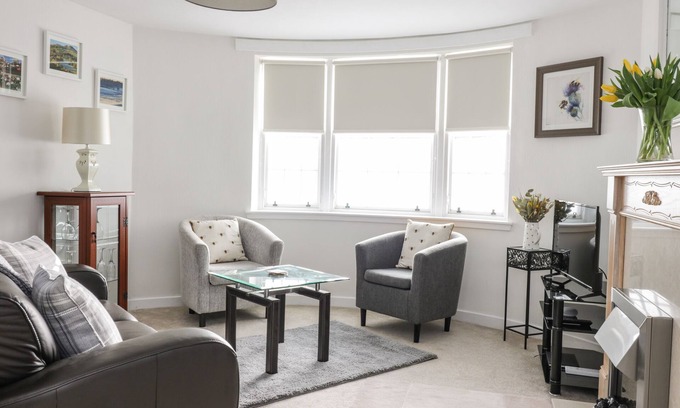 Melrose House | THE TOLL HOUSE, pet friendly, character holiday cottage in Melrose