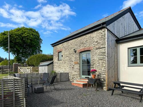 Brayford House | The Tractor Barn - Uk49678