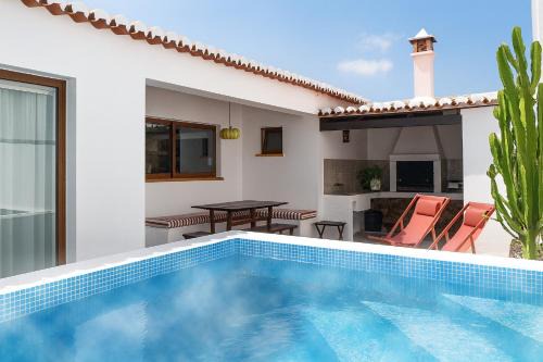 Baiona House | The Traditional Home with Heated Pool, BBQ, Fireplace