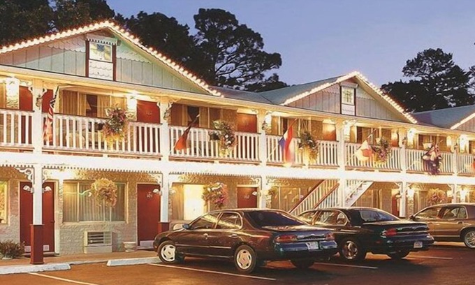 Eureka Springs Hotel | The Trails Inn