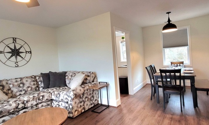 Tazewell Apartment | The Traveler on Main - Suite #4- Across the Street from Back of the Dragon!