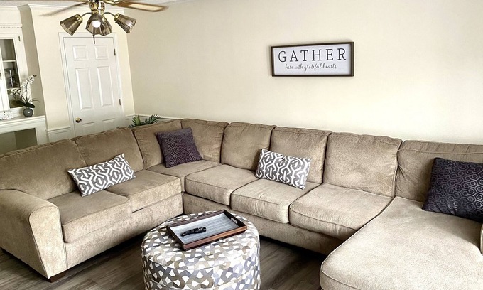 Sumter House | THE TRAVELER'S RETREAT