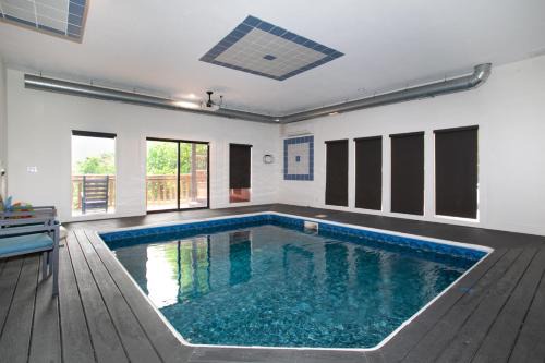 Pittman Center House | The Treasure Of Tennessee View 2 Hot Tubs Pool