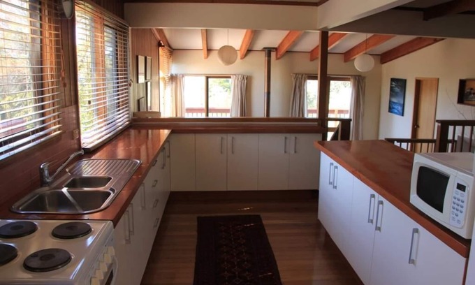 Eden House | The Tree House Eden - 3 Bedroom house with Stunning bushland setting - 5+ nights
