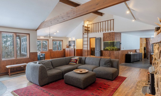 Golden House | The Treehouse Monthly Rental - Modern Mountainside Home Near Red Rocks