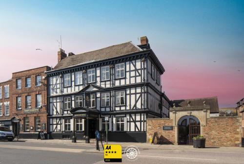 Tewkesbury Hotel | The Tudor House Hotel, Tewkesbury, Gloucestershire - The Coaching Inn Group