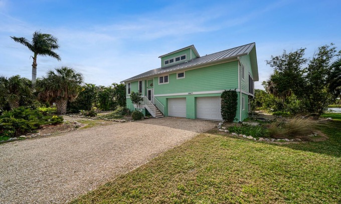 East Rocks House | The Turtle Nest: Charming Pool Home in East Rocks!