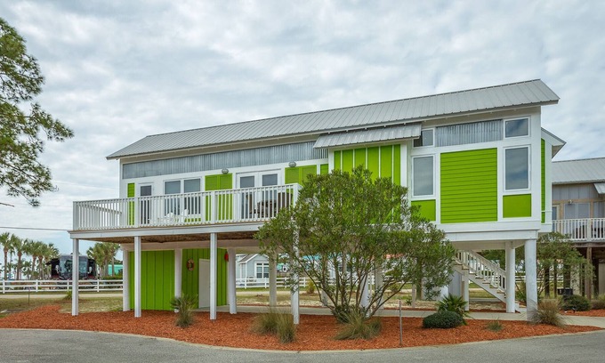 Carrabelle Cottage | "The Turtle Shell" 1BR/1BA $175 per night, sleeps 4, across from the beach!