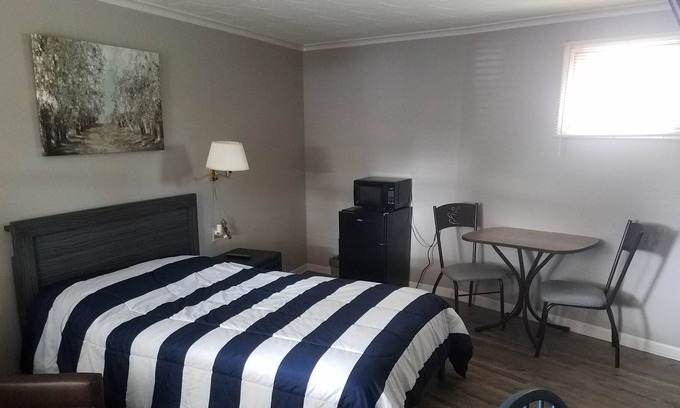 Ontario Center House | The Twin Rock Motel. Clean, Quiet. Cable and Wi-Fi