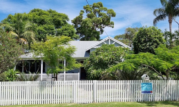 Tea Gardens House | The Ultimate Holiday Retreat - Pets Welcome