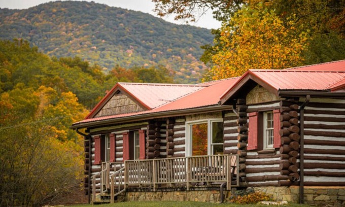 Springmaid Mountain Cabin | The Valley Lodge Sleeps 12