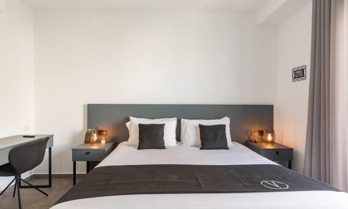 Ta' Giorni House | The Valley Room 7 condo with parking on premises