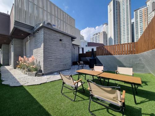 Suyeong-Gu Hotel | The Van Stay