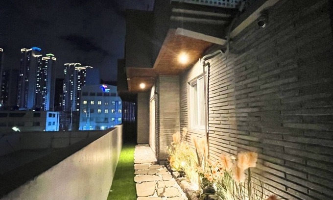 Suyeong-Gu Hotel | The van stay