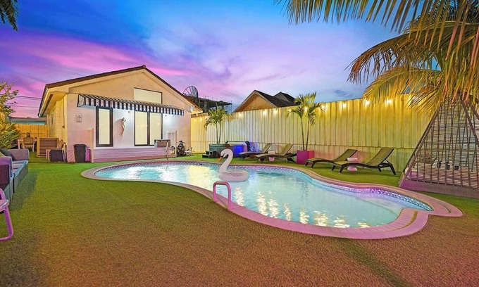Allapattah House | The Velvet Palm | Pool | Hot Tub | Midtown