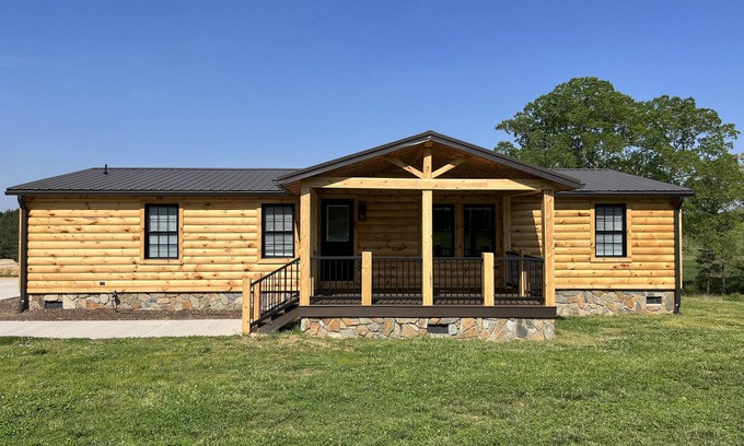 Shelby Cabin | The Venue at Turkey Ridge Main Cabin