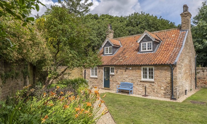 Great Limber Cottage | The Vicarage Cottage - an idyllic cottage in Great Limber sleeping 4 guests