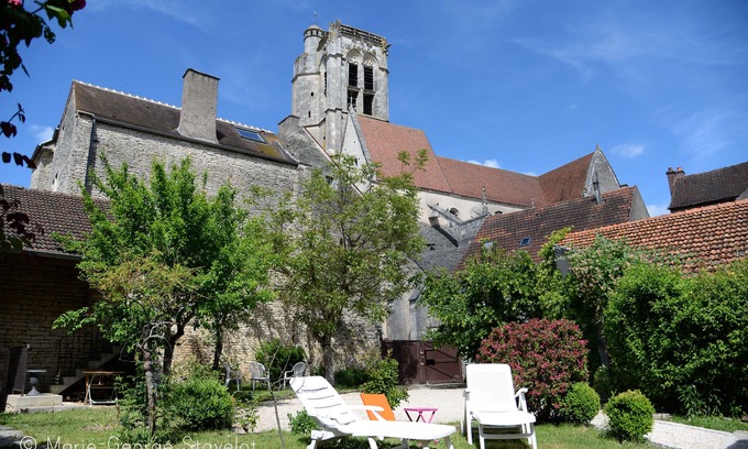 Noyers-sur-Serein House | The Victoire family home of one to ten people
