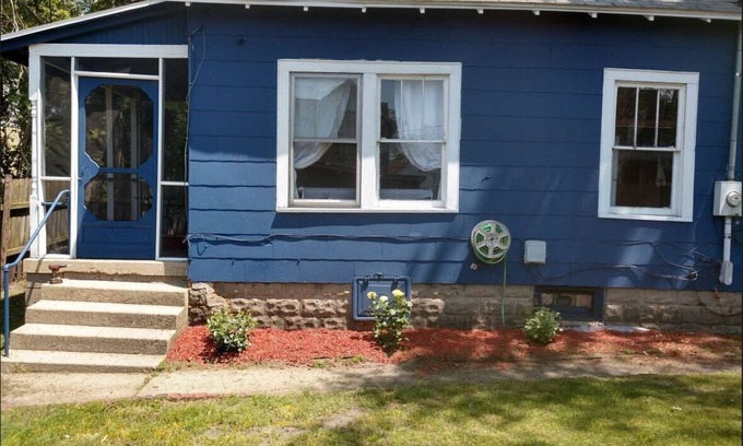 Michigan City Cottage | The Victorian Carriage House. Built in 1880, this restored cottage is a charmer.