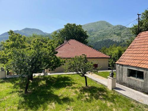 Cetinje Municipality House | The Viewpoint House - Njeguši
