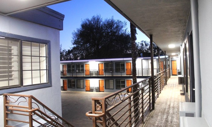 Downtown Hotel | The Vine Inn Davis