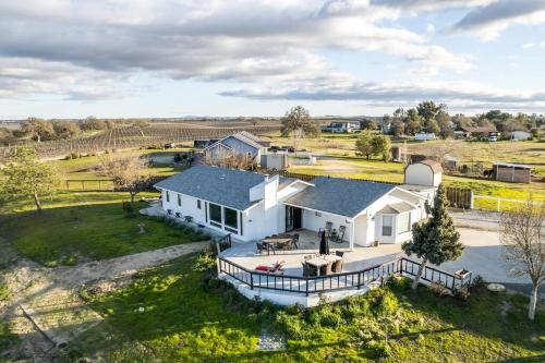 Paso Robles House | The Vino View Farmhouse