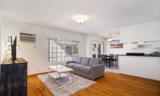 Palms House | The Vinton #7