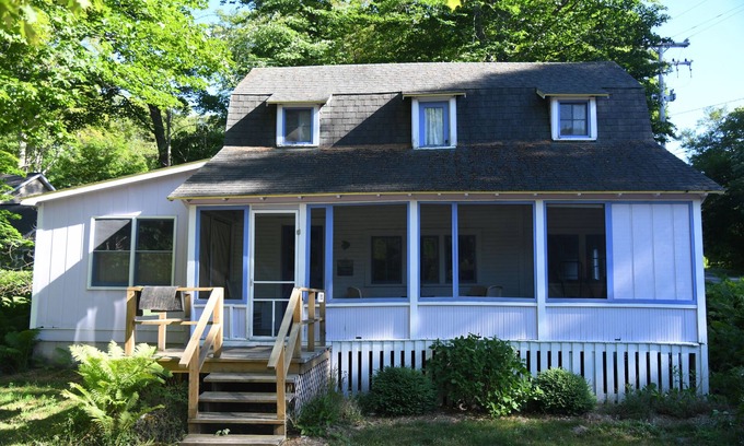Frankfort House | The Violet Cottage